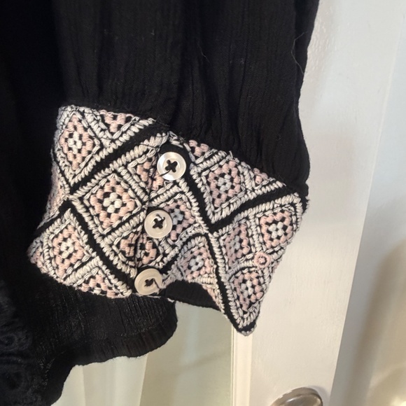 C - Black long sleeve shirt Ladies - Picture 2 of 6